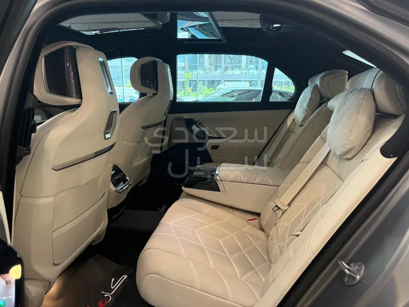 2025 بي ام دبليو الفئة السابعة 740أي