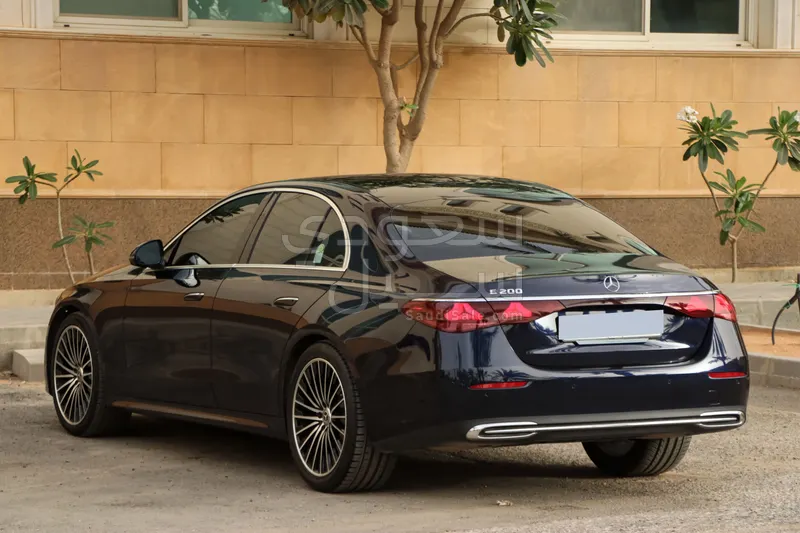 2025 Mercedes-Benz E 200