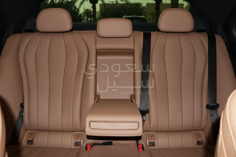 2025 Mercedes-Benz E 200