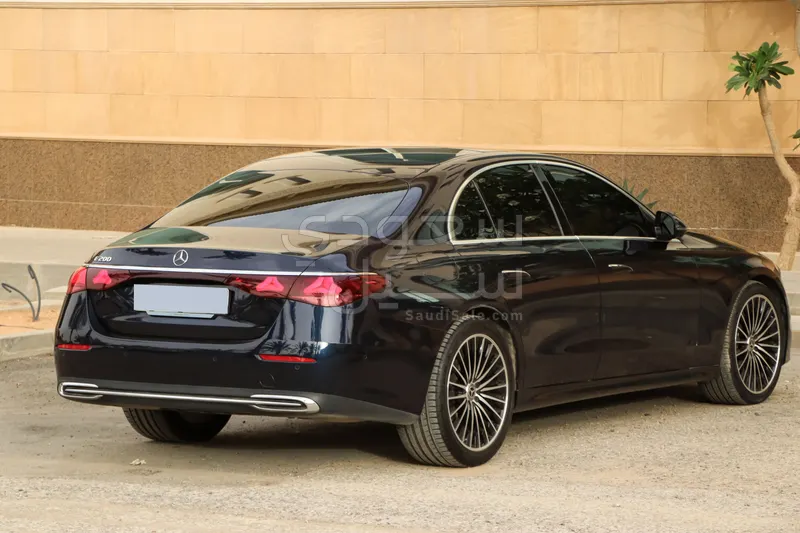 2025 Mercedes-Benz E 200