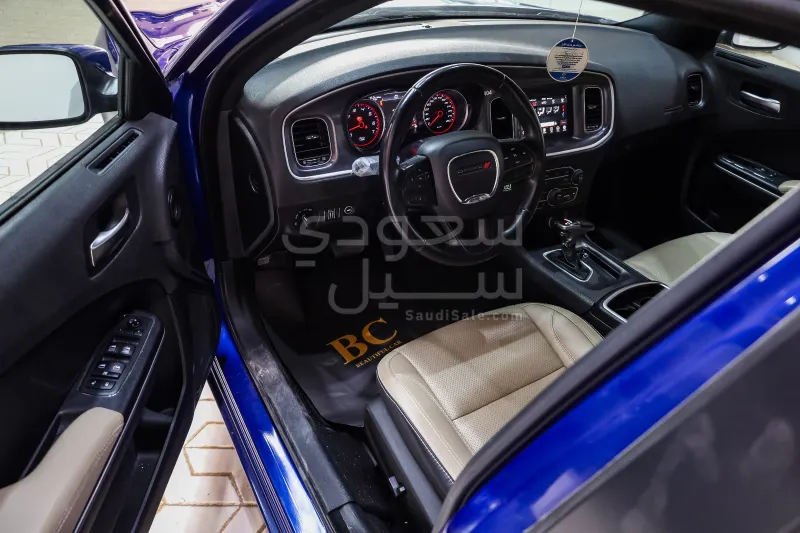 2020 دودج تشارجر اس اكس تي