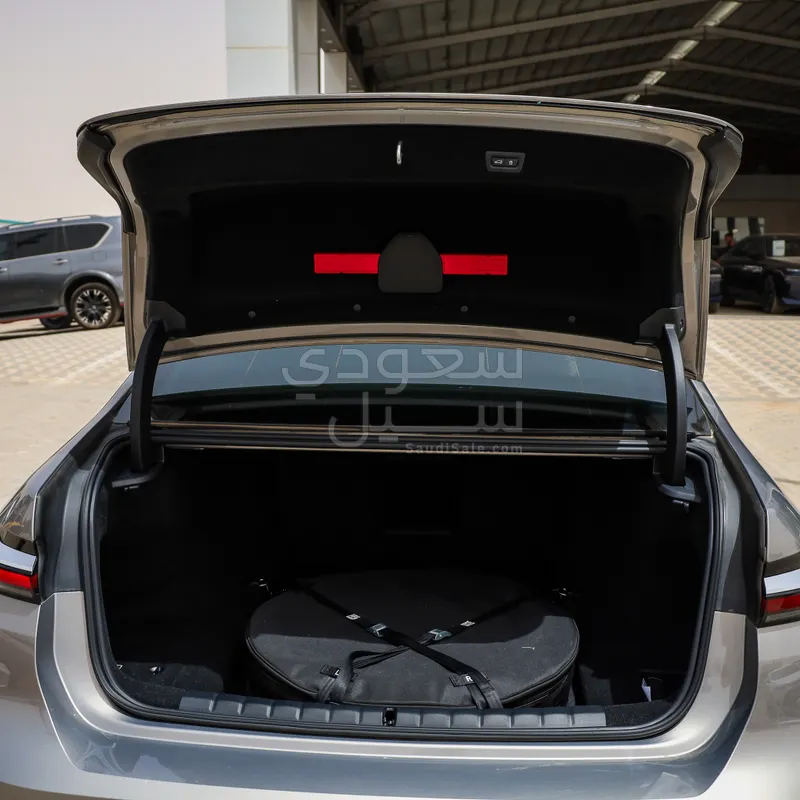 2025 بي ام دبليو الفئة السابعة 735أي