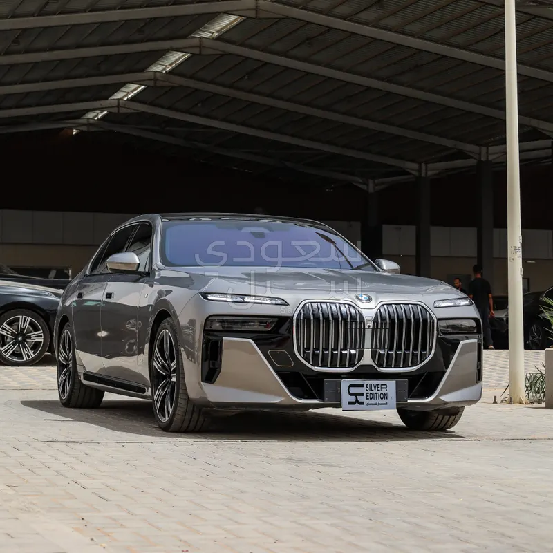 2025 بي ام دبليو الفئة السابعة 735أي