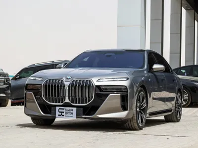 2025 بي ام دبليو الفئة السابعة 735أي