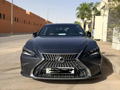 2023 لكزس إي إس 250