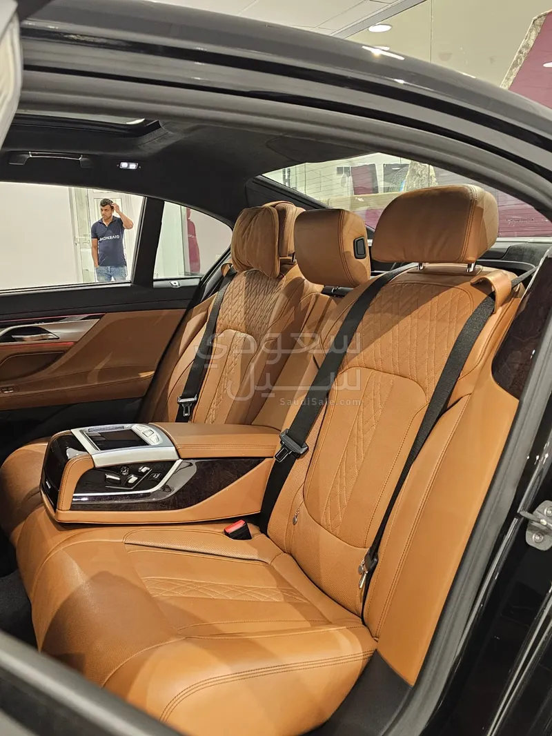 2018 بي ام دبليو الفئة السابعة 750 إل أي