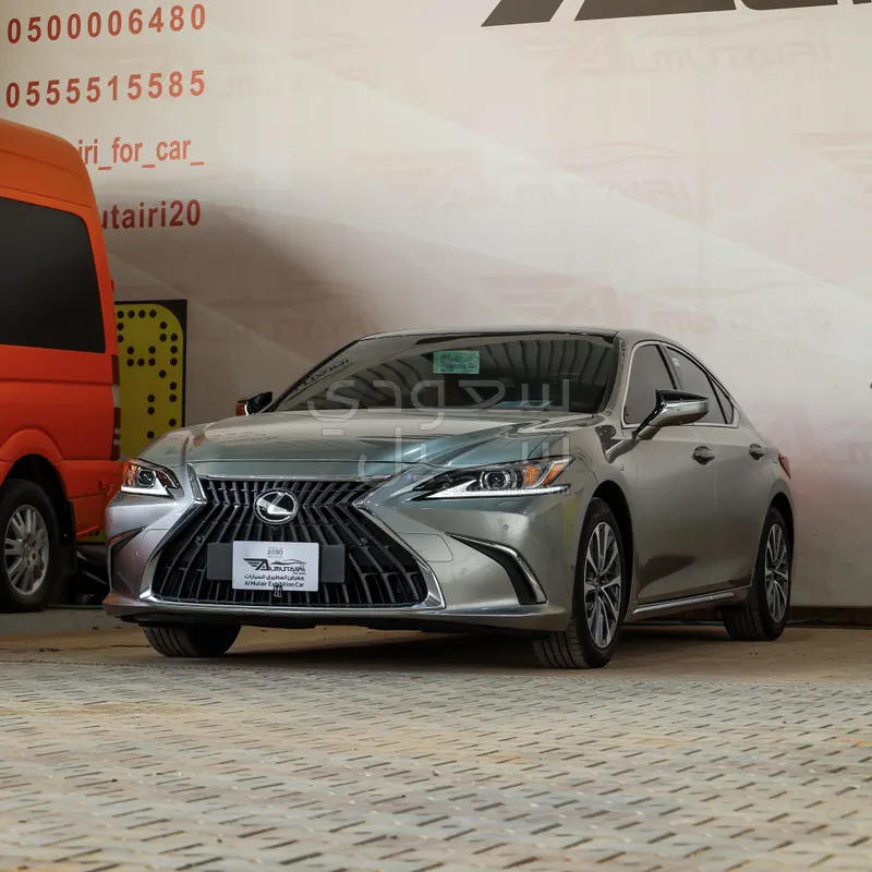 2025 لكزس إي إس 350