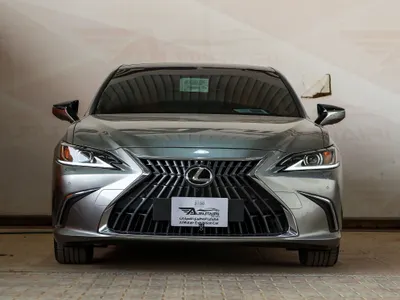 2025 لكزس إي إس 350