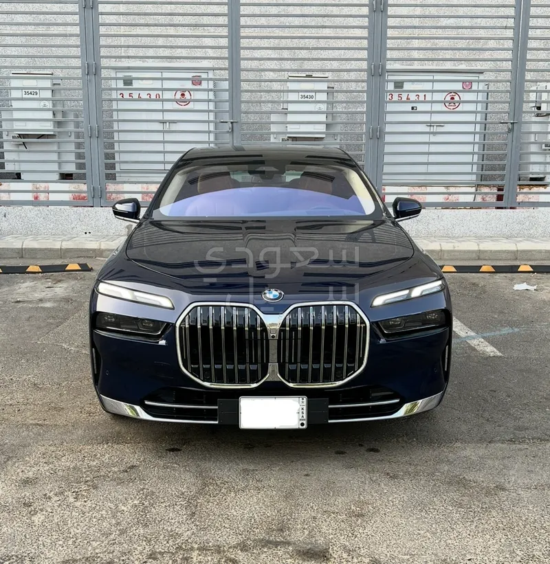 2026 بي ام دبليو الفئة السابعة 735 إل أي