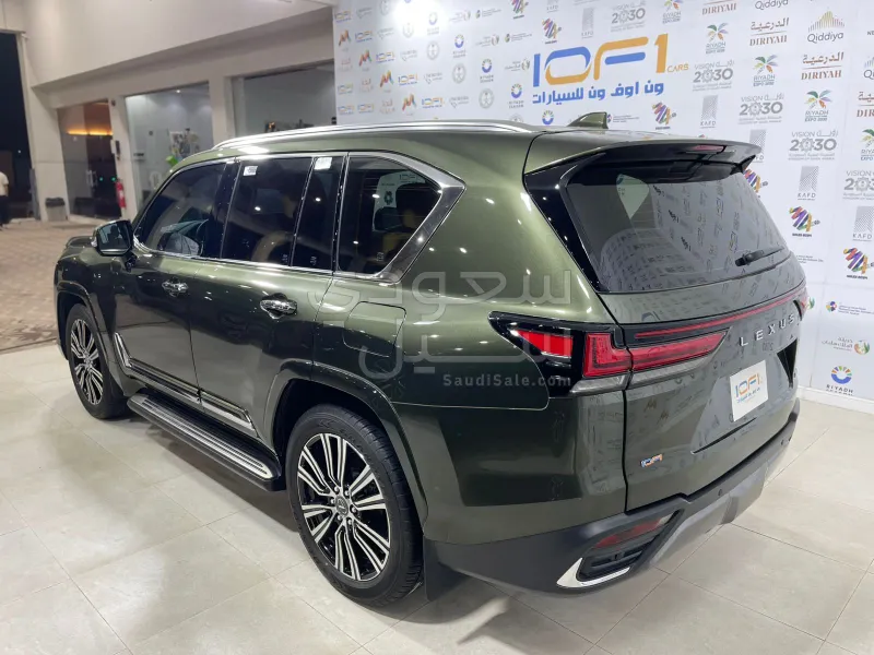 2025 لكزس إل إكس 600