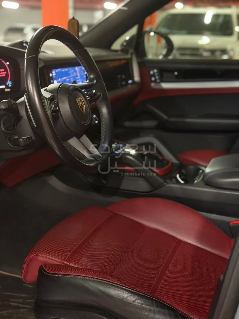2024 Porsche Cayenne S