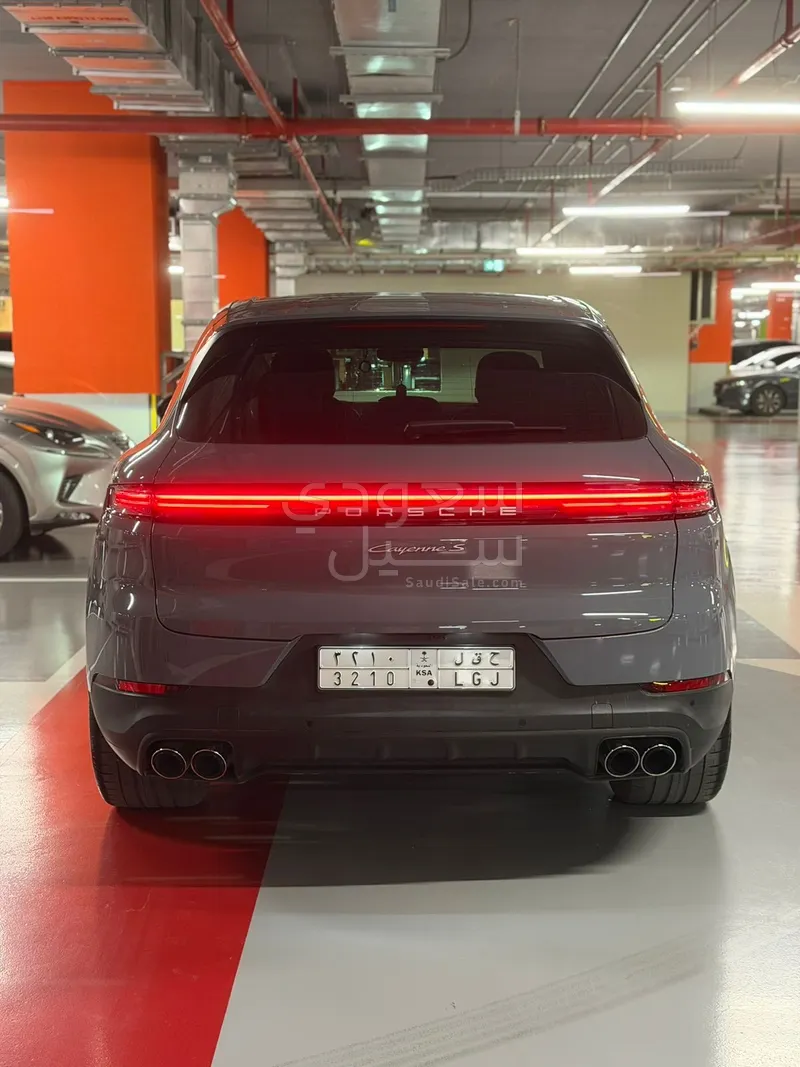2024 Porsche Cayenne S