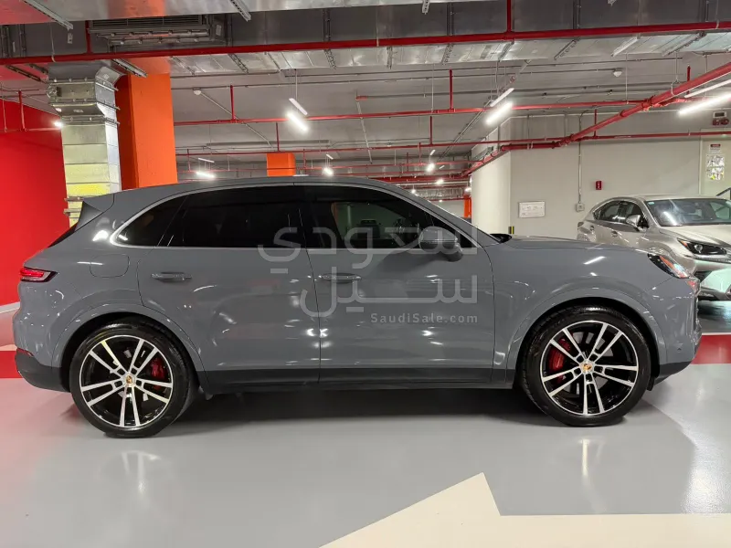 2024 Porsche Cayenne S