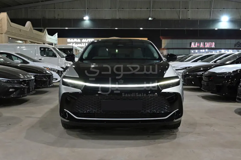 2023 تويوتا كراون ماجيستا