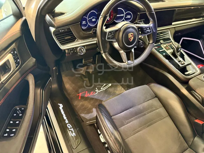2020 Porsche Panamera GTS