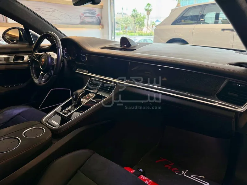 2020 Porsche Panamera GTS
