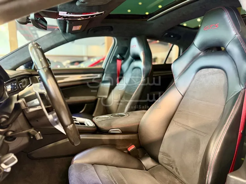 2020 Porsche Panamera GTS