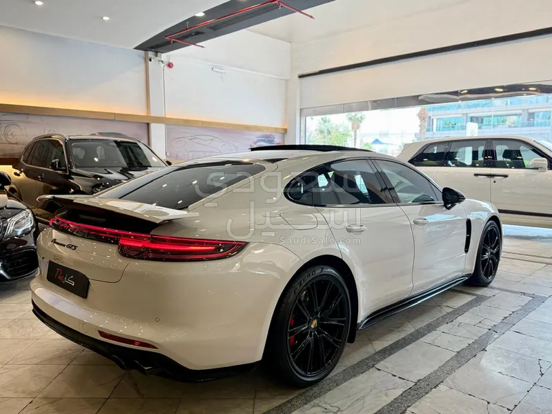 2020 Porsche Panamera GTS