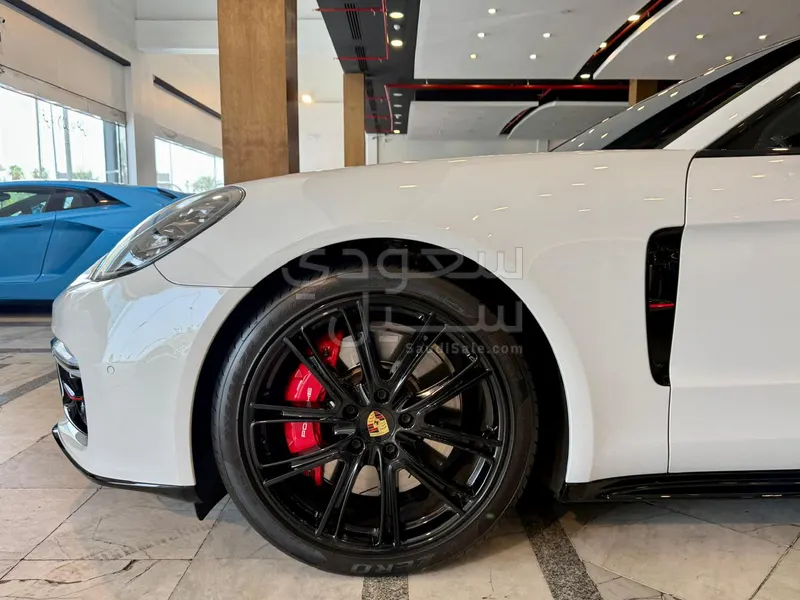 2020 Porsche Panamera GTS