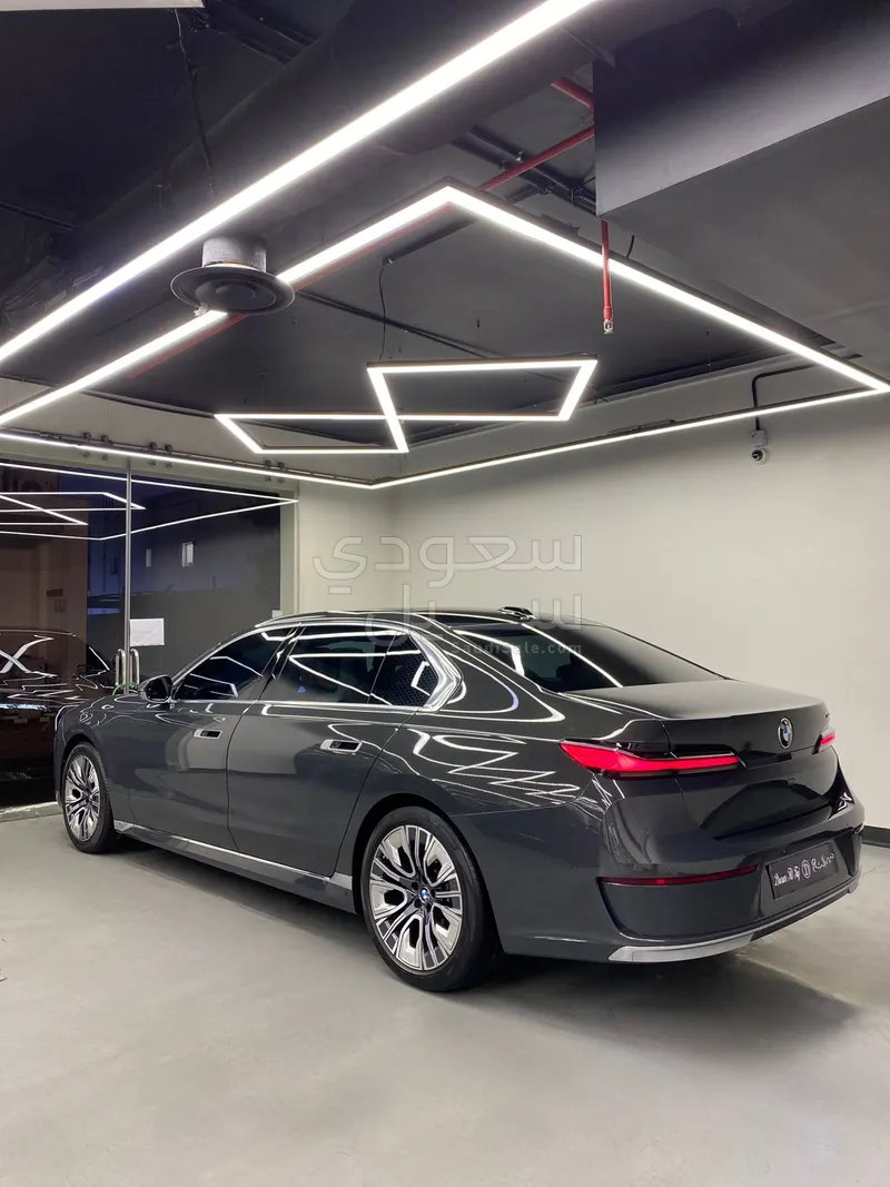 2023 BMW 7 Series 735i