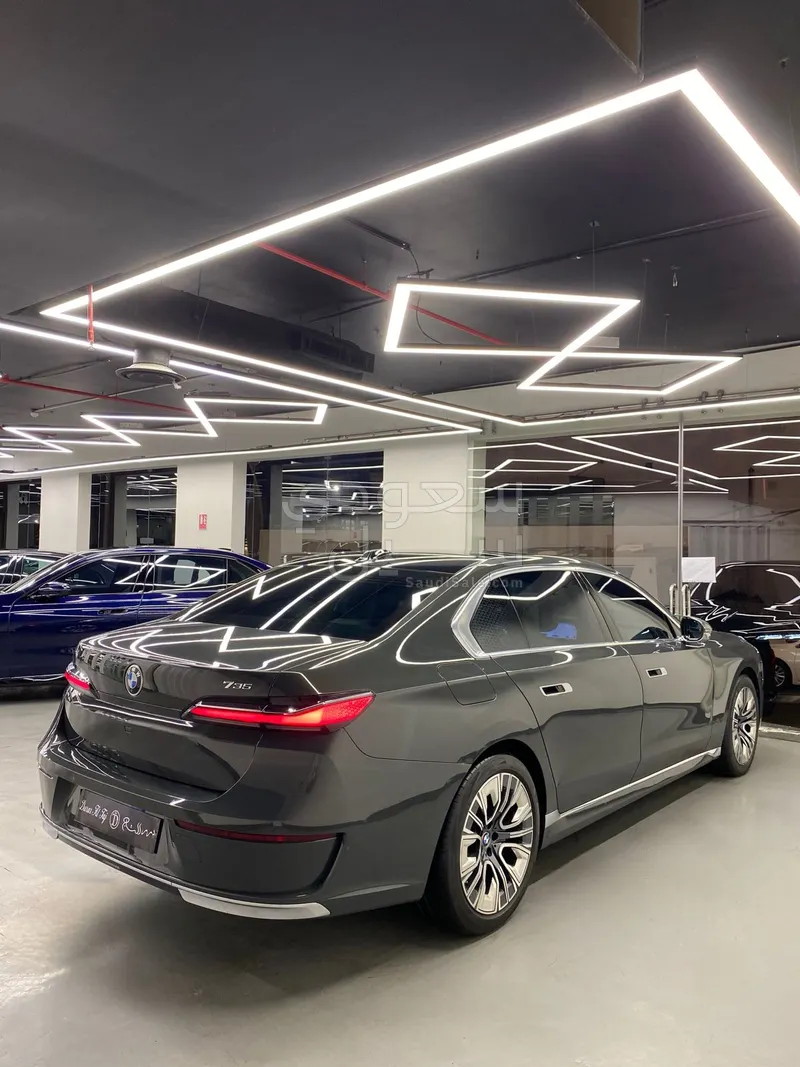 2023 BMW 7 Series 735i