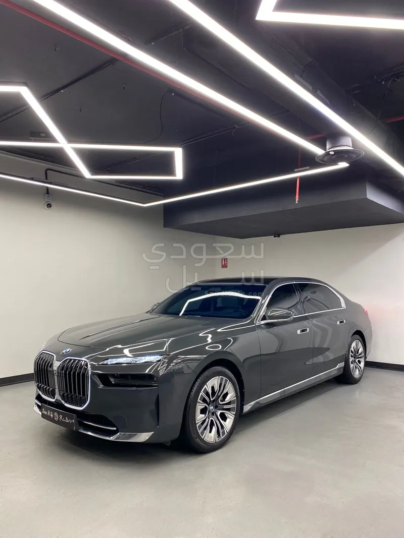 2023 BMW 7 Series 735i