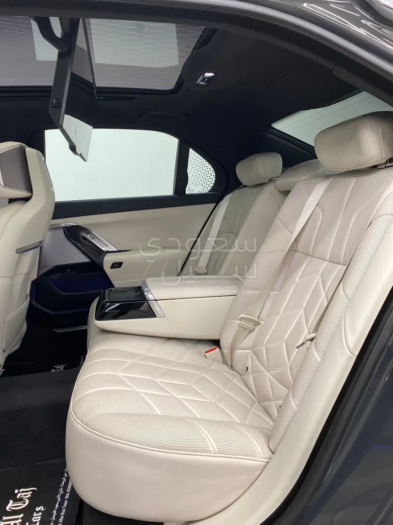2023 BMW 7 Series 735i