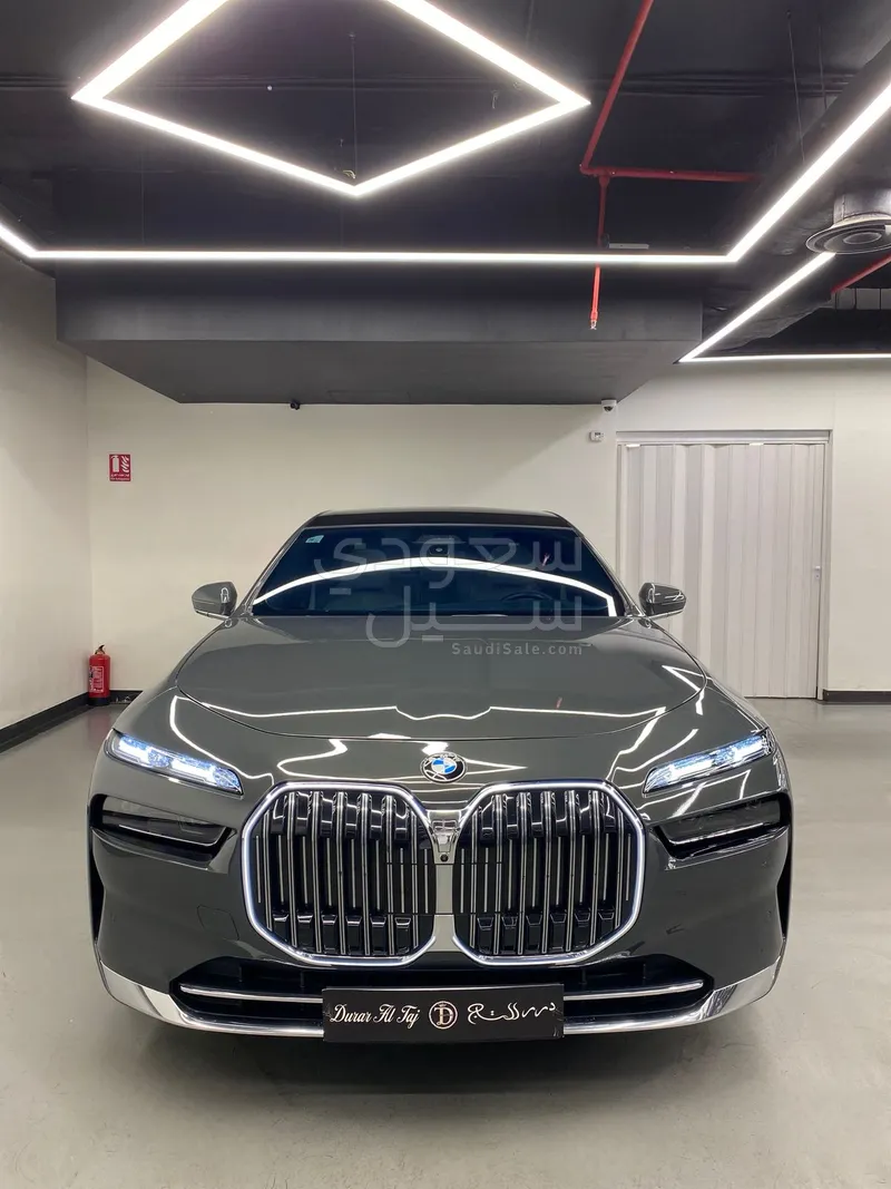 2023 BMW 7 Series 735i
