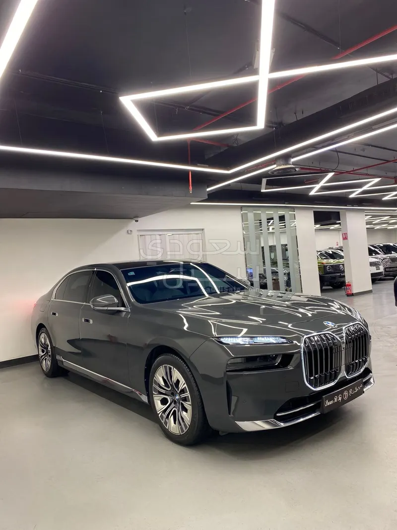 2023 BMW 7 Series 735i