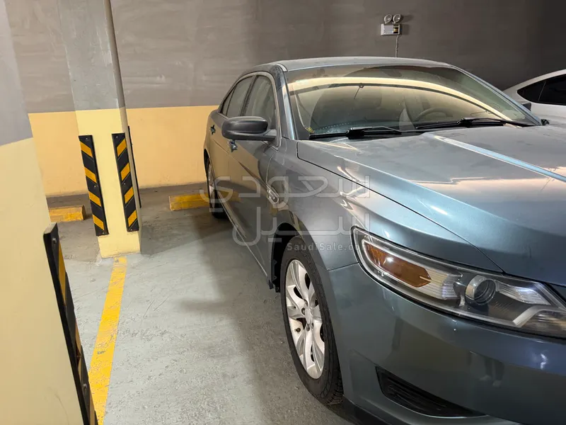 2010 Ford Taurus