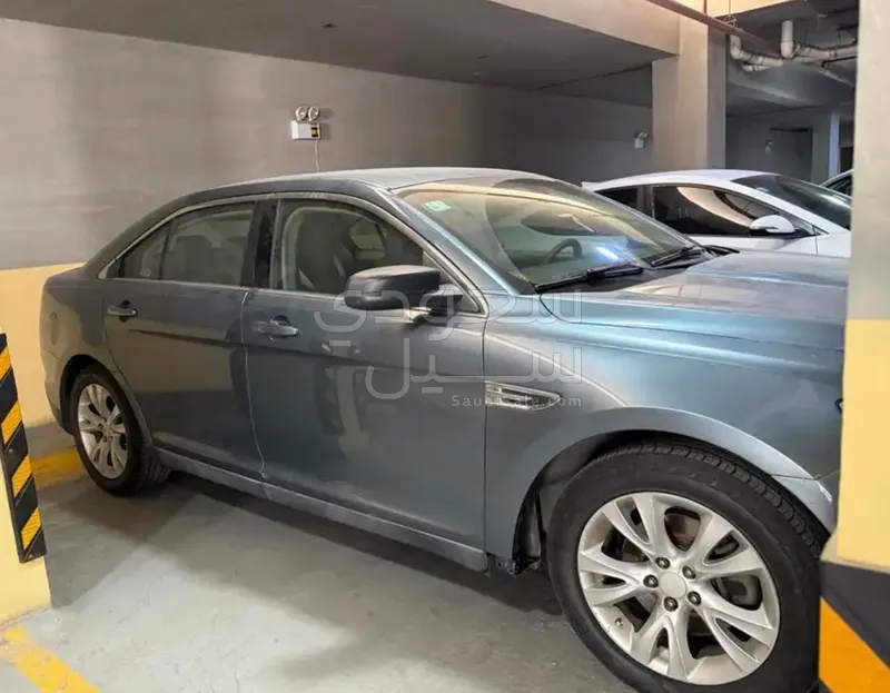 2010 Ford Taurus