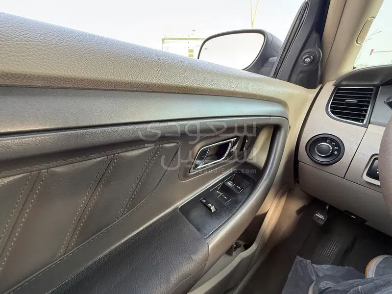 2010 Ford Taurus