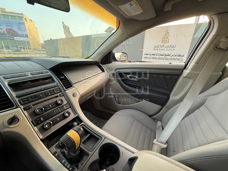 2010 Ford Taurus