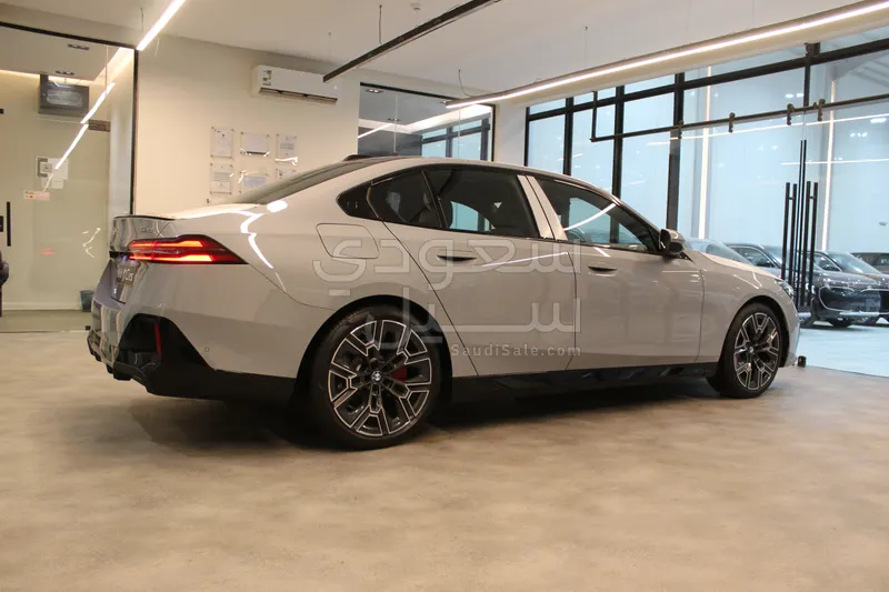 2026 BMW 5 Series 520i