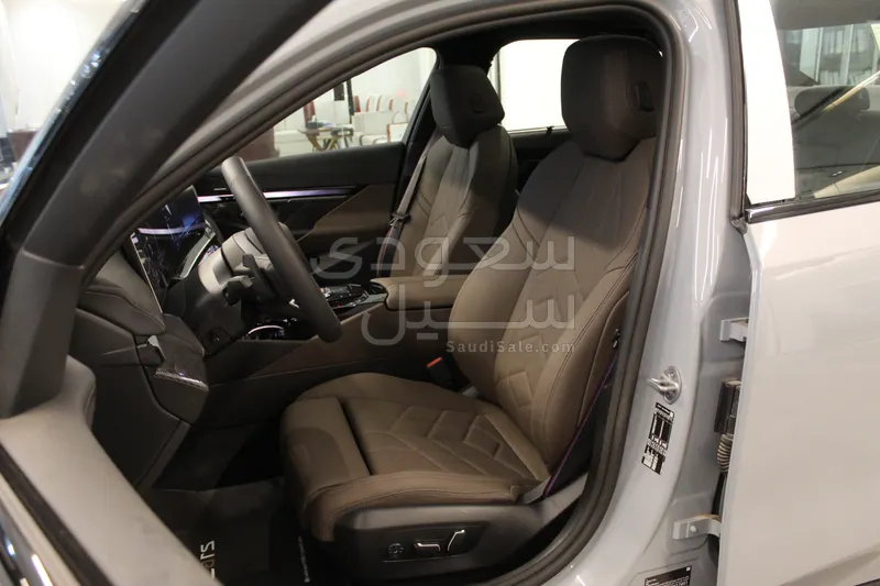 2026 BMW 5 Series 520i