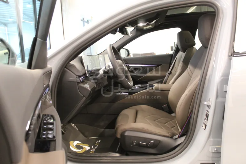 2026 BMW 5 Series 520i