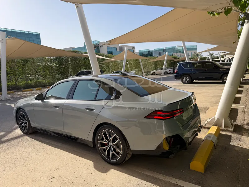 2024 بي ام دبليو الفئة الخامسة 520 أي