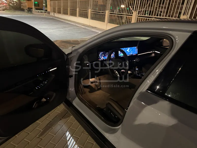 2024 بي ام دبليو الفئة الخامسة 520 أي