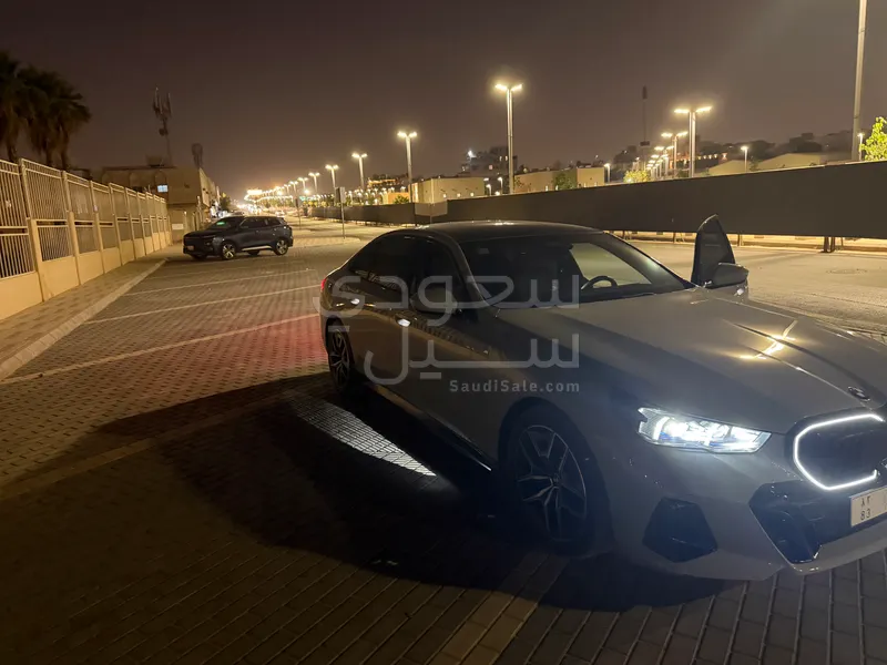 2024 بي ام دبليو الفئة الخامسة 520 أي