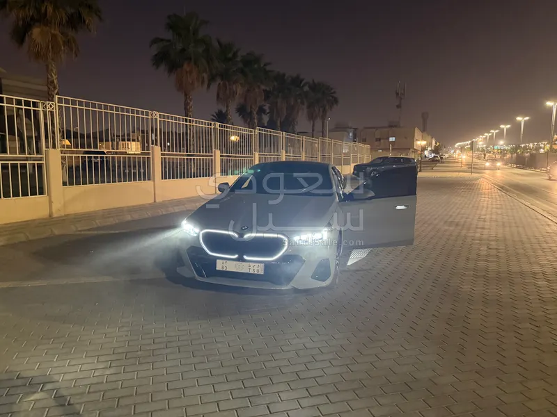 2024 بي ام دبليو الفئة الخامسة 520 أي