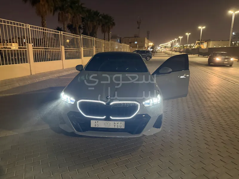 2024 بي ام دبليو الفئة الخامسة 520 أي
