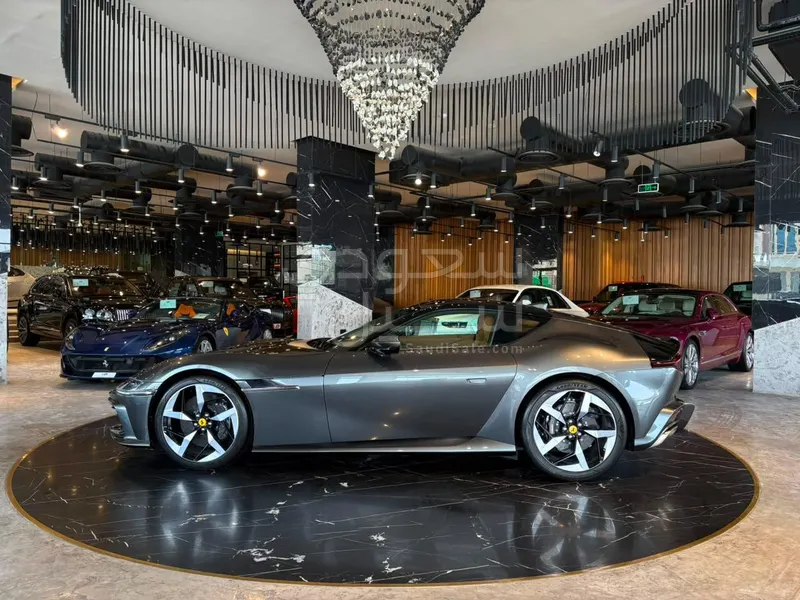 2025 فيراري 12 سيليندر