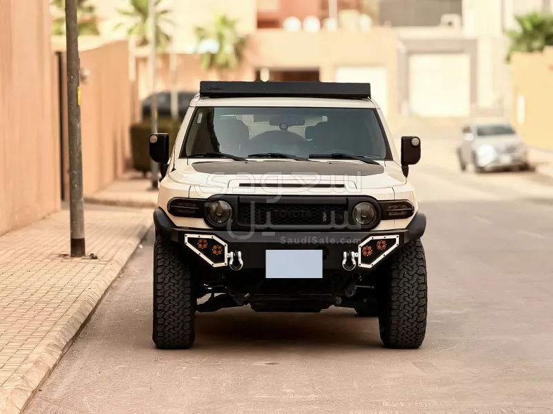 2022 تويوتا اف جي كروزر 2