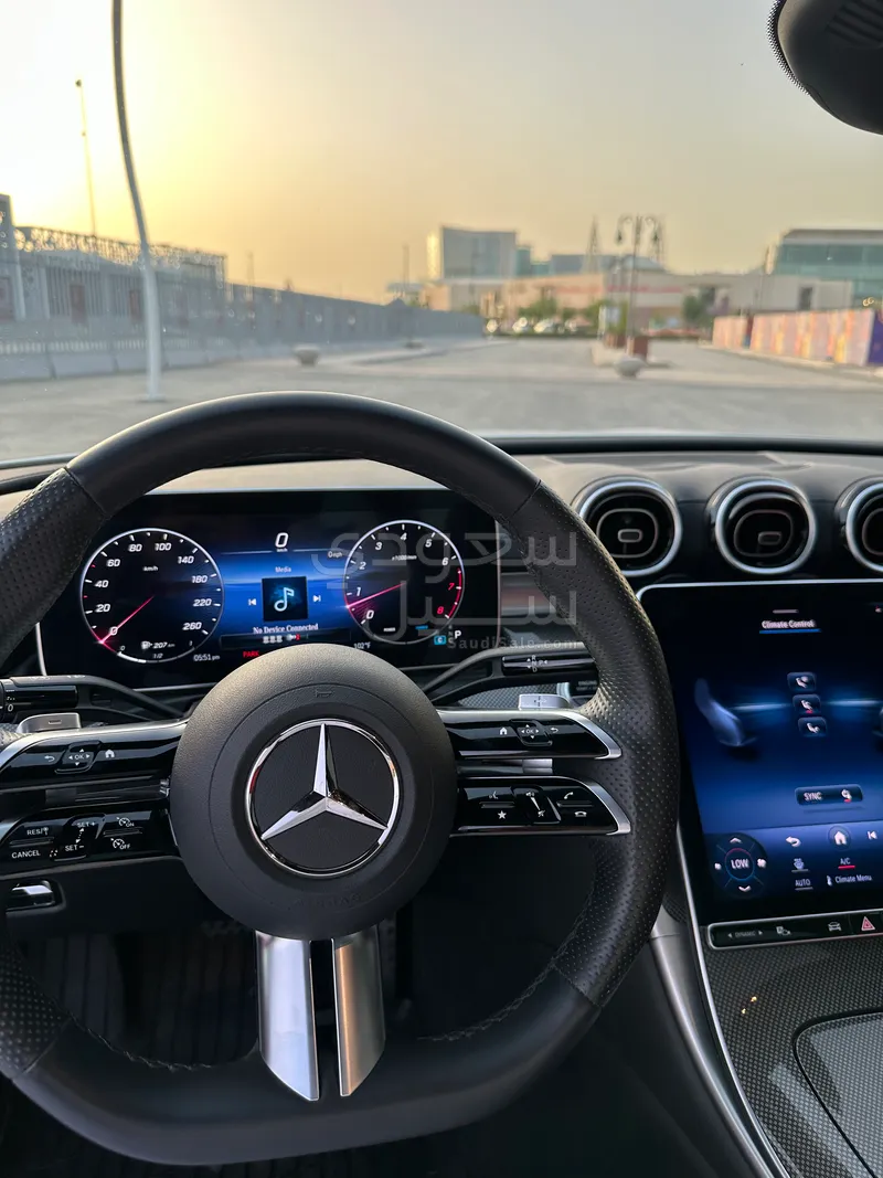 2024 مرسيدس - بنز سي 300 أي إم جي