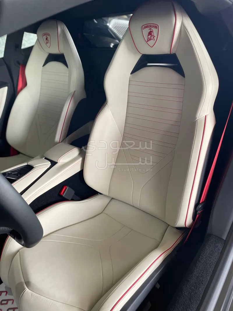 2024 لمبرجيني ريفويلتو