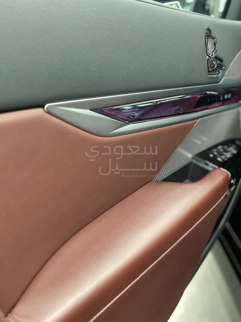 2025 بي ام دبليو الفئة السابعة 735أي