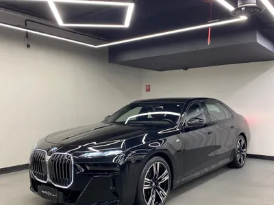 2025 بي ام دبليو الفئة السابعة 735أي