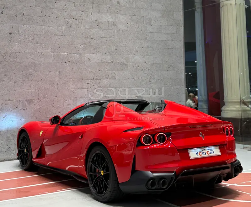 2023 فيراري 812 جي تي اس