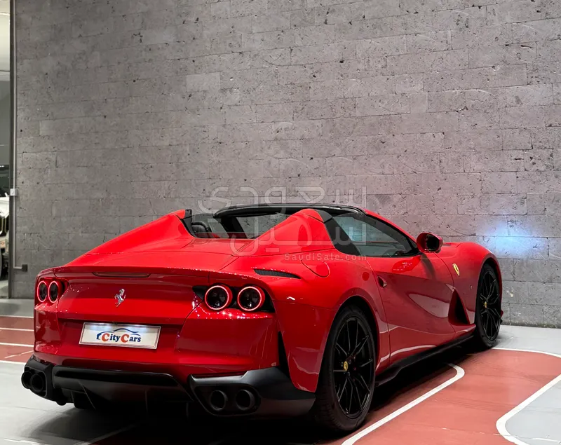 2023 فيراري 812 جي تي اس