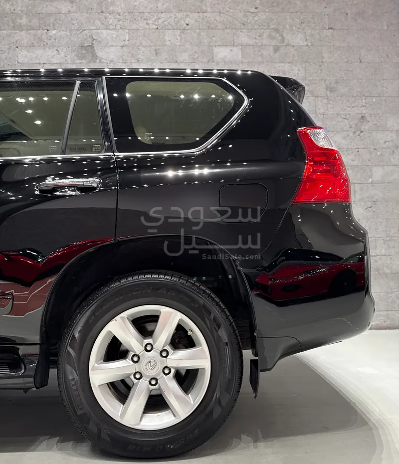 2010 لكزس جي إكس 460